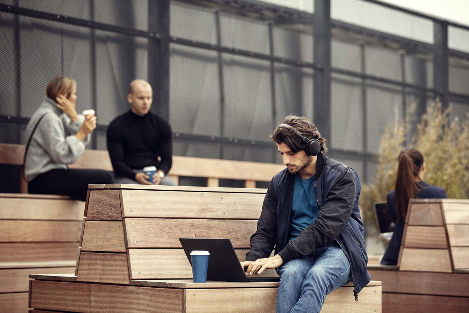 Útmutató a legjobb távmunka headset kiválasztásához